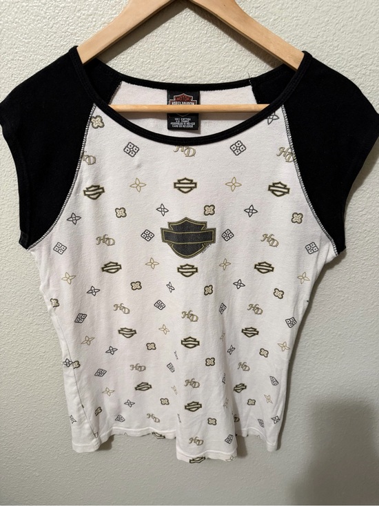 Harley-Davidson Tops - Harley-Davidson White Top with Black Cap Sleeves and Gold Logo Print